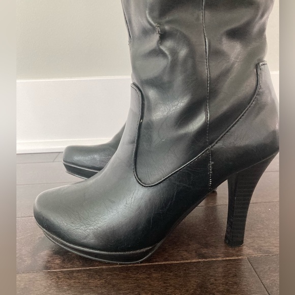 Black Knee High Heeled Boots - Picture 2 of 8
